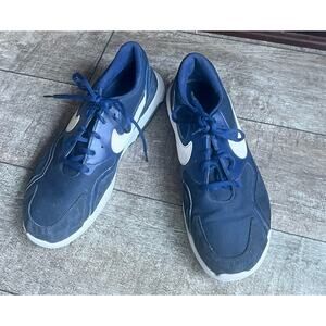 Nike Air Max Nostalgic in the "Midnight Navy/White/Black. Men’s 11